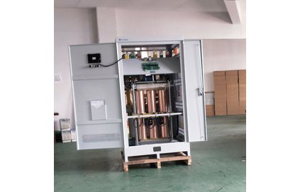 三相交流補(bǔ)償穩(wěn)壓器